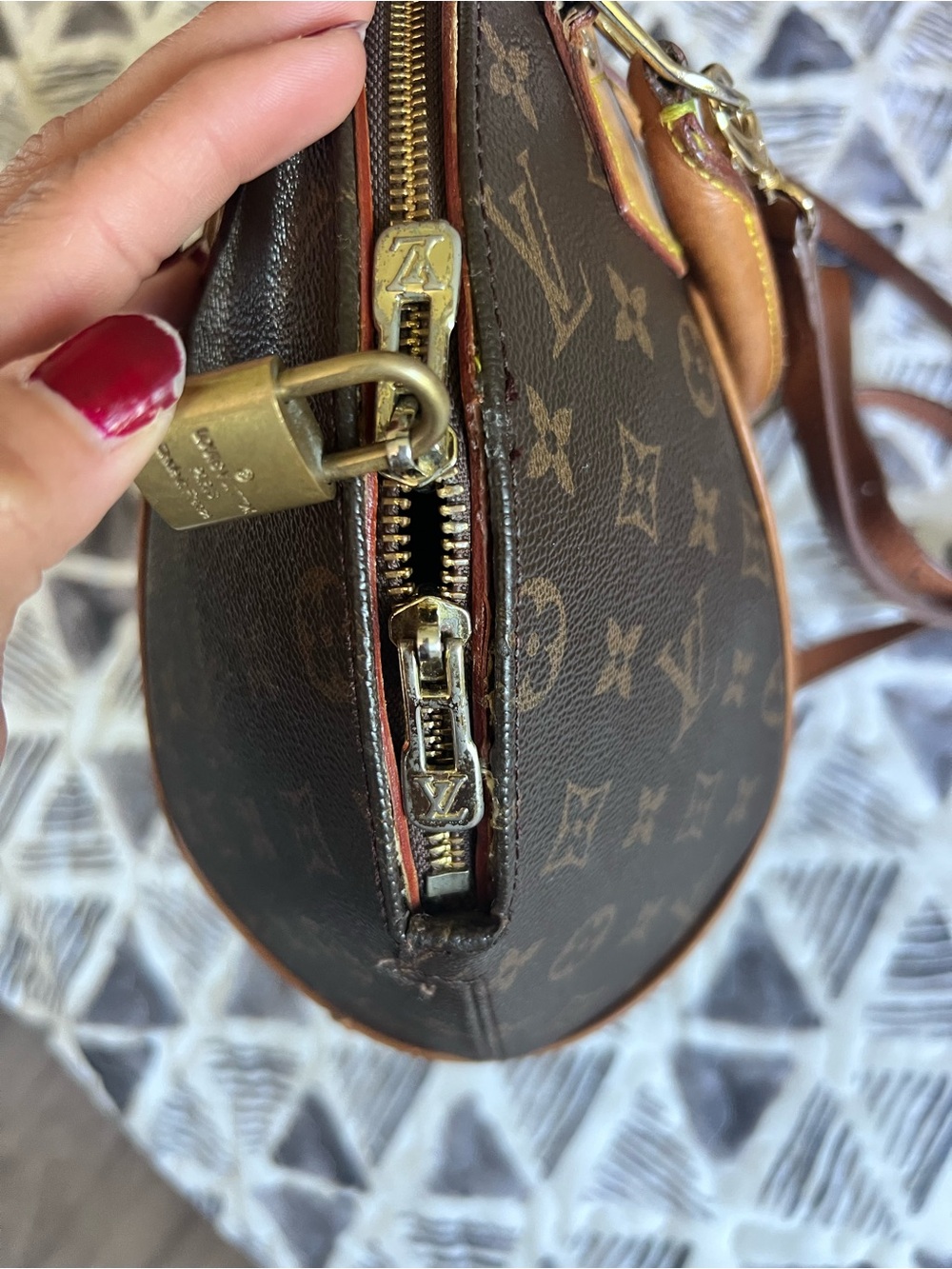 Louis Vuitton Monogram Canvas Dome Satchel with Tan Trim - Picture 2 of 16